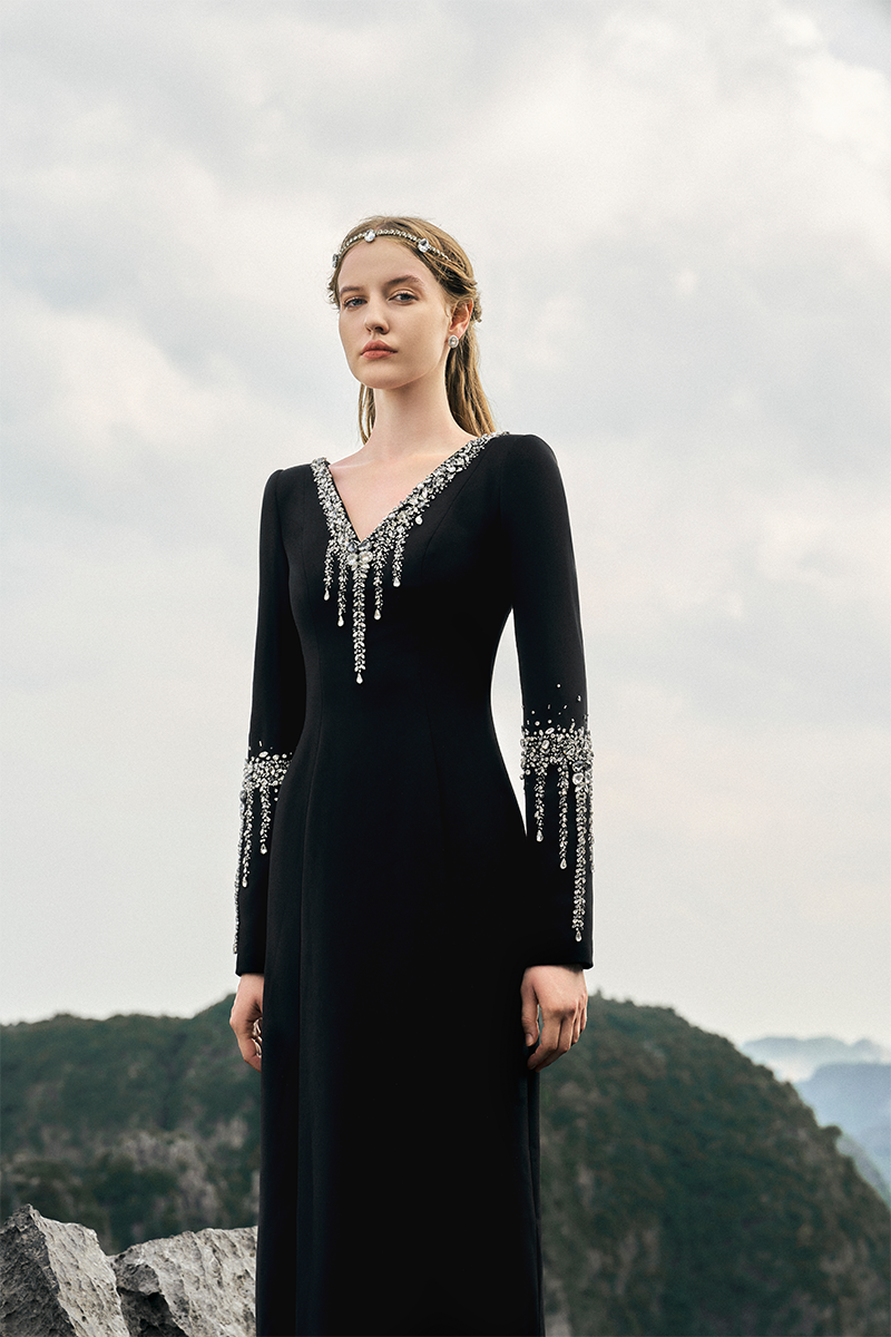 BLACK V-NECK BACK SLIT GOWN - CULT MIA