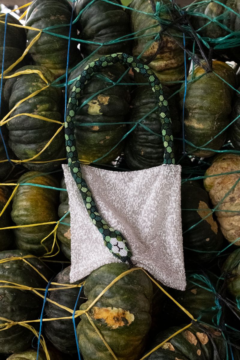 Sac de Soul Serpent Big shoulder bag in white silver with green tones, featuring a textured snake pattern and sleek design.