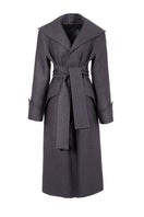 Gray Kris Marán coat with a wide collar, stylish and warm outerwear, showcased on a model in a city setting.