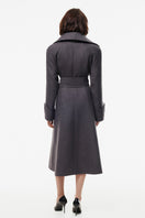 Gray Kris Marán coat with a wide collar, featuring a stylish and warm design perfect for cold weather.