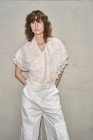 URA SISILIA top, stylish sleeveless blouse with a relaxed fit and V-neck, perfect for casual or semi-formal wear.
