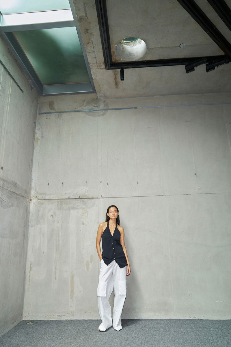 URA EMI TOP, stylish women's top featuring a comfortable fit and modern design, shown in a front view.