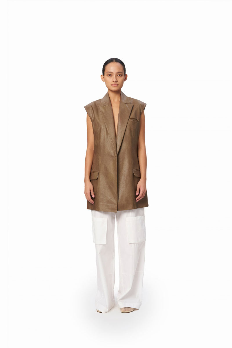 URA Erika vest in tobacco color, sleeveless design with a tailored fit, displayed on a neutral background.