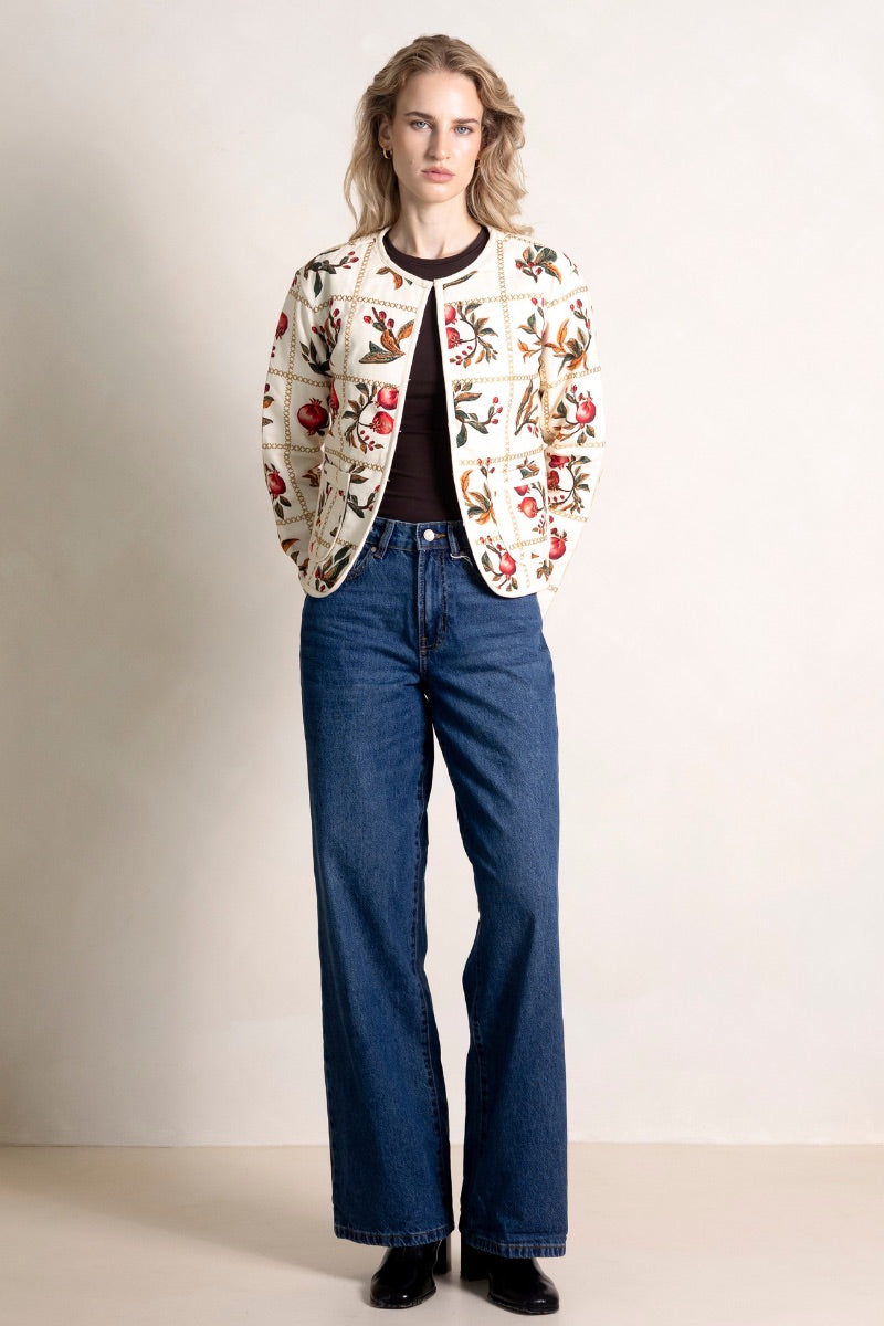 Raishma demi jacket with stylish design, featuring a tailored fit and modern details, ideal for casual and semi-formal wear.