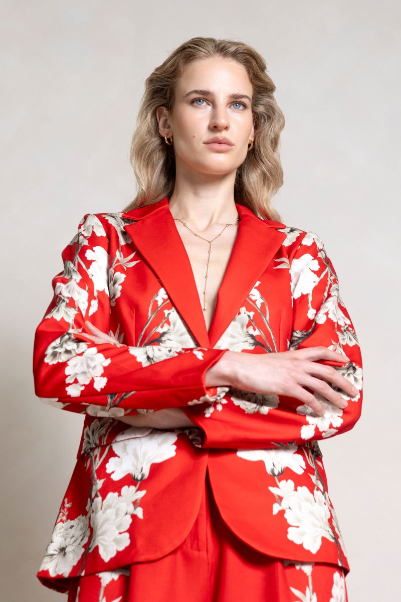 Raishma ZENA jacket, stylish women's jacket with tailored fit and textured fabric, displayed on a neutral background.