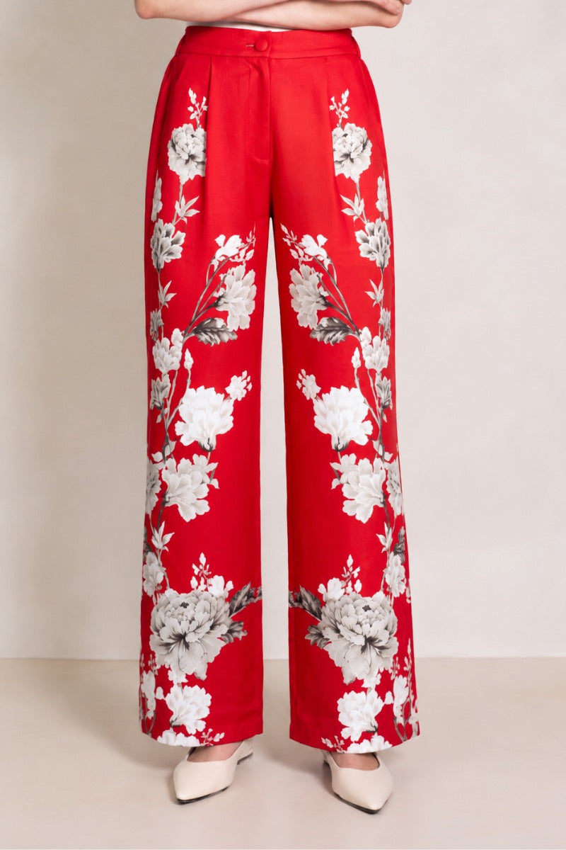 Raishma Zena trousers, stylish women's pants with a tailored fit, featuring a sleek design and classic waistband.