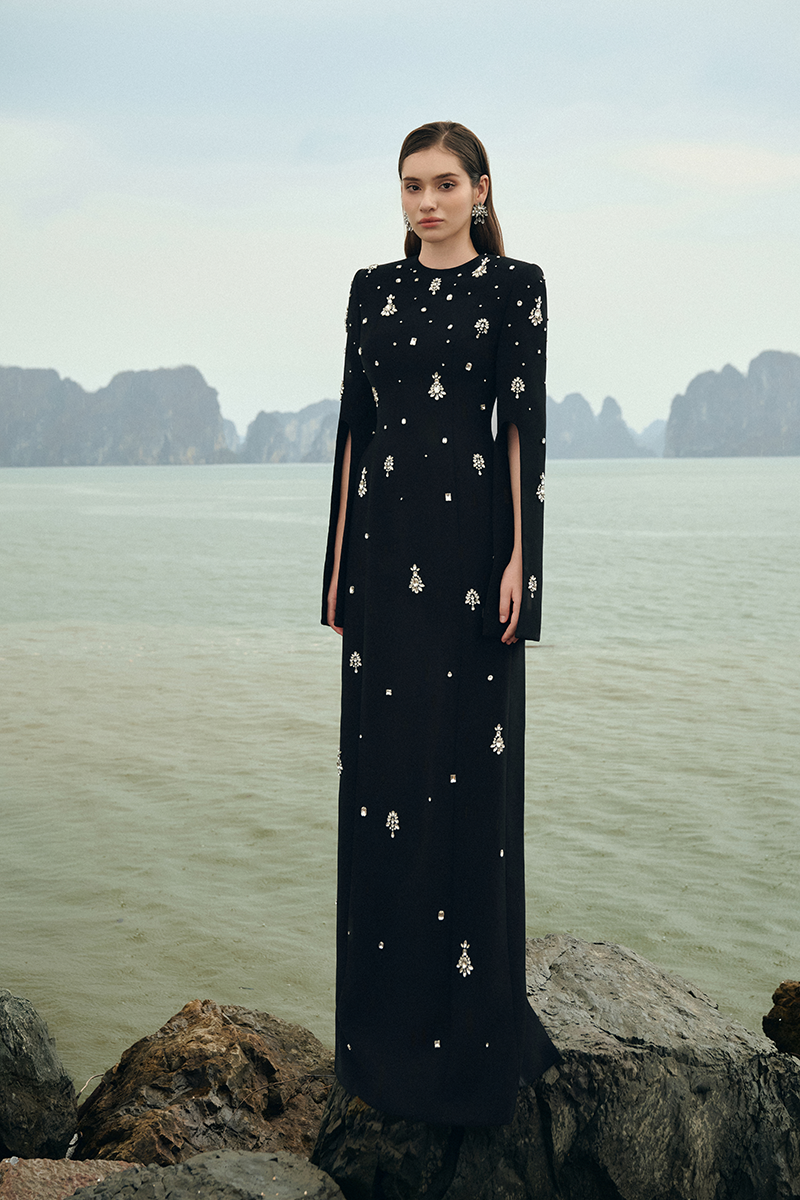 ROUND NECK CRYSTAL EMBELLISHED DRESS - CULT MIA