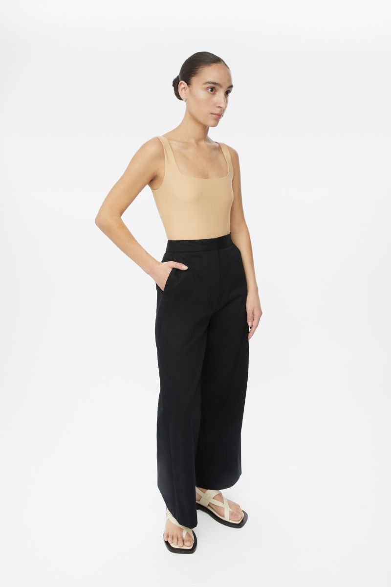 Dāl the Label cotton twill pants in neutral color, featuring a relaxed fit, front pockets, and a tapered leg silhouette.