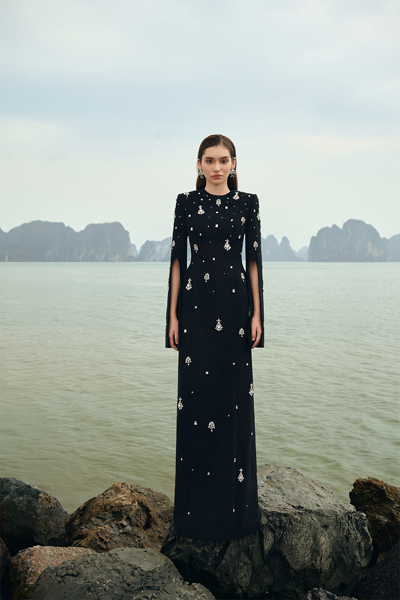 ROUND NECK CRYSTAL EMBELLISHED DRESS | CULT MIA