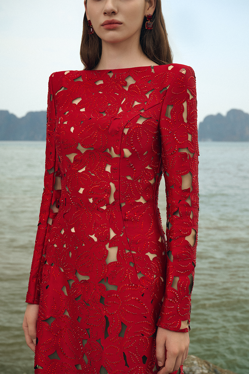 LONG SLEEVES BOAT NECK FLORAL LASERCUT DRESS - CULT MIA