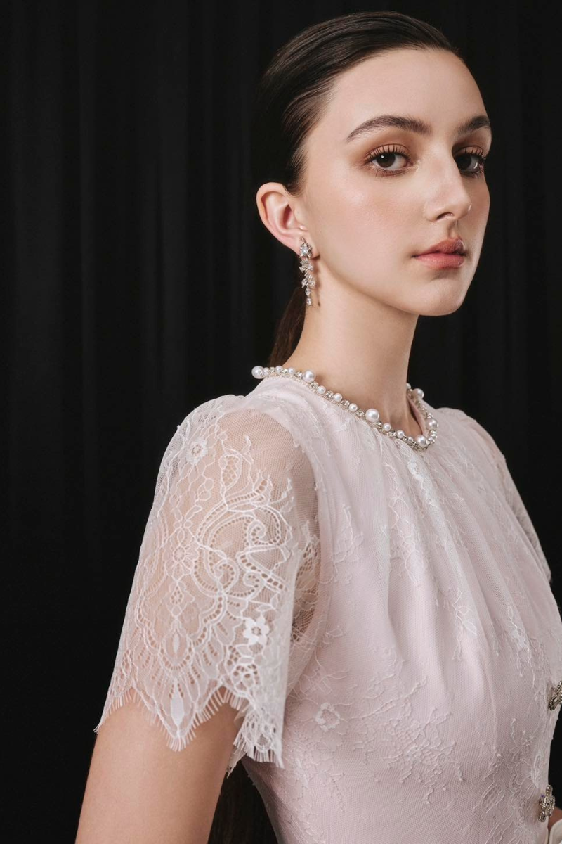 White Plan PRUCEL midi dress with a flowing fabric and elegant design, shown on a mannequin in a full-length view.