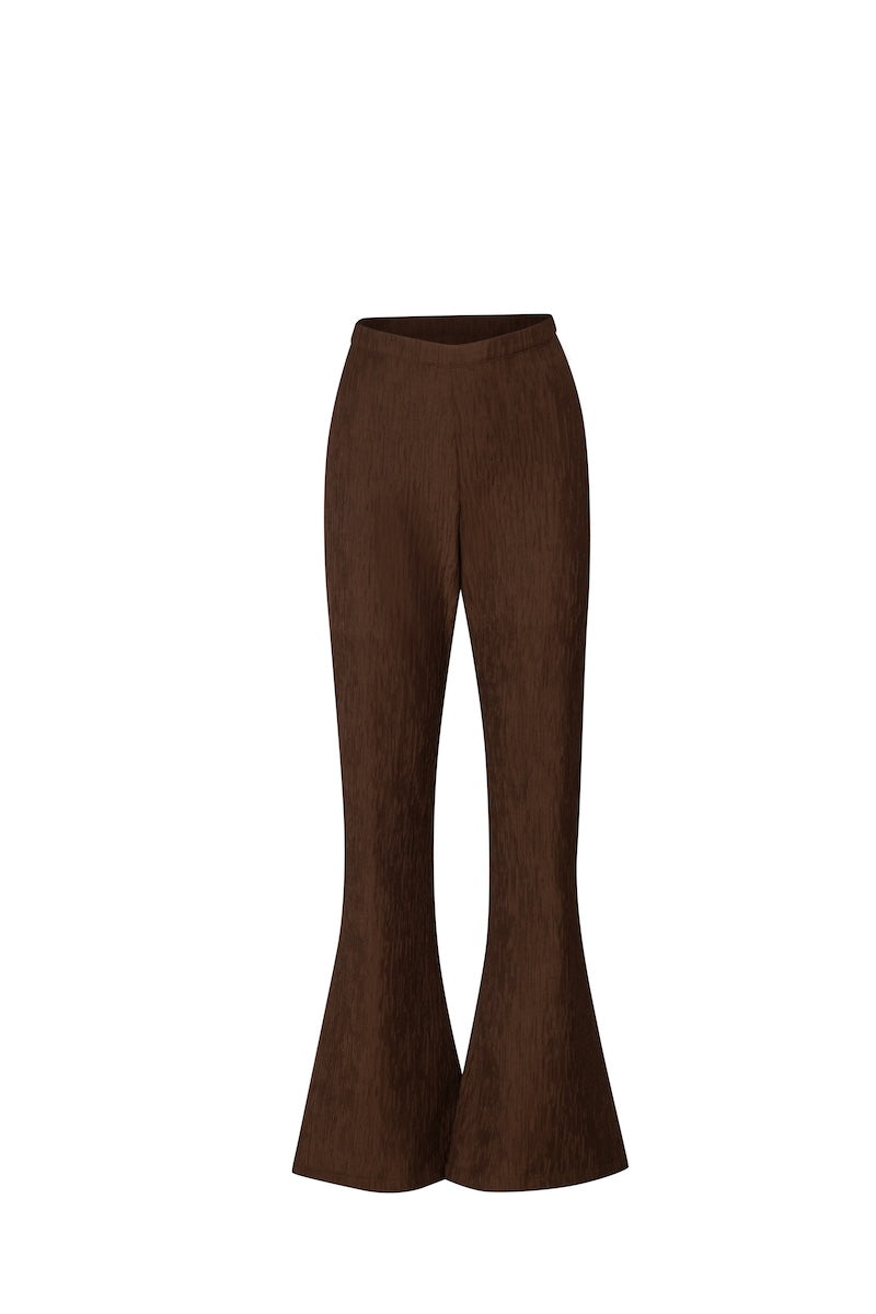 Baobab Louise pants in espresso color, stylish women's pants with a relaxed fit, shown on a model in the product image.