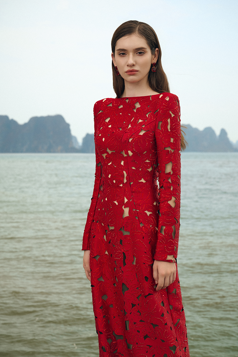 LONG SLEEVES BOAT NECK FLORAL LASERCUT DRESS - CULT MIA