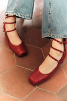 Dark red Je La Connais Rouge Shoes heels, stylish women's footwear with a sleek design and pointed toe.