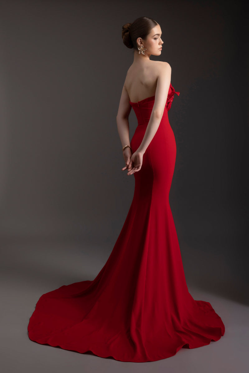 Elegant Scarlet Bloom mermaid gown by Le Thanh Hoa with intricate embroidery and a fitted silhouette, showcased on a model.
