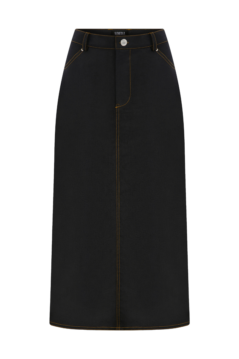 Sudi Etuz raw denim midi skirt with a high waist and classic five-pocket design, styled with a casual, modern look.