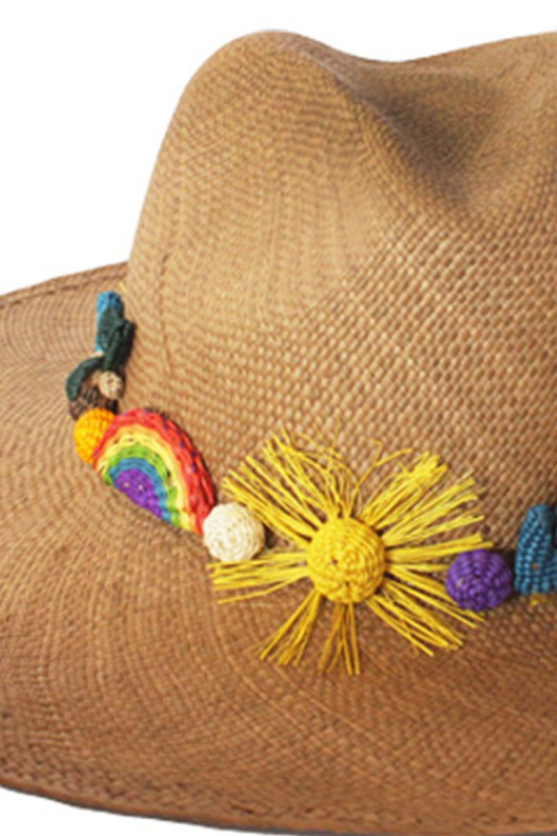 Beige Pájara Pinta hat with wide brim, stylish sun hat perfect for outdoor wear, featuring a comfortable, casual design.