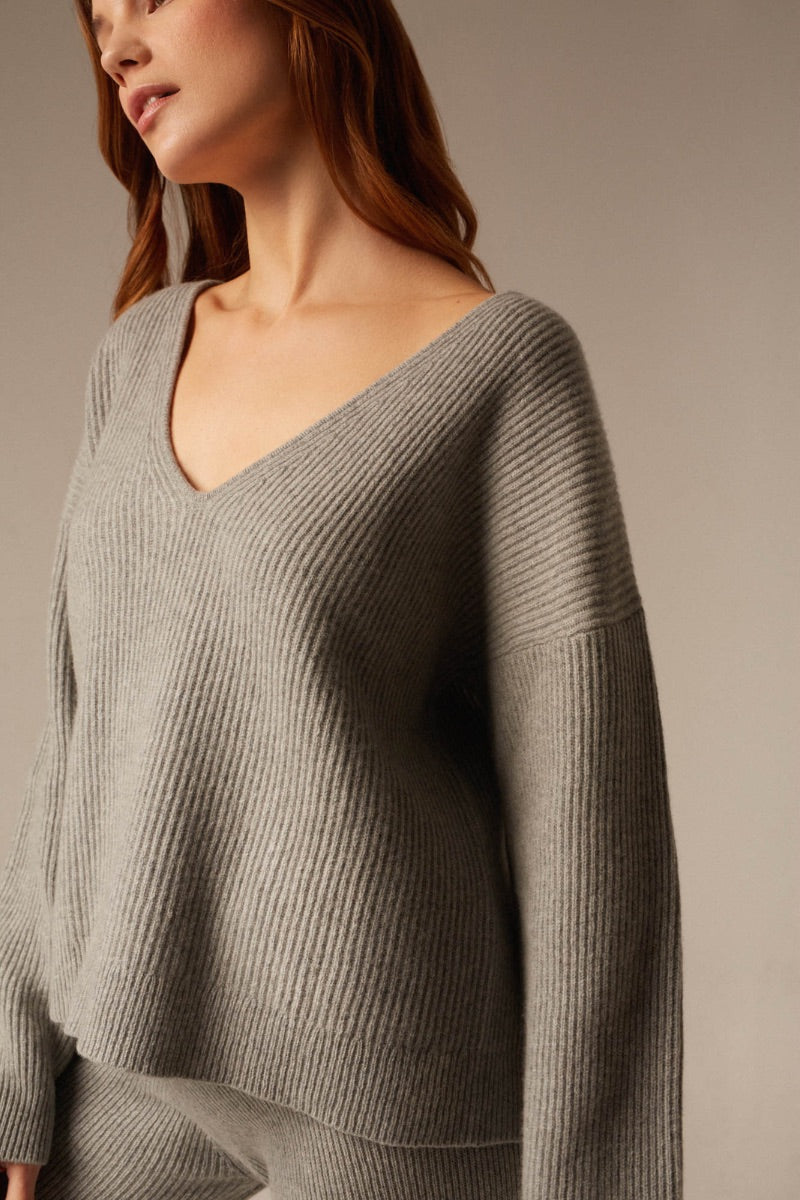 STELLA V-NECK SWEATER IN GRAY - CULT MIA