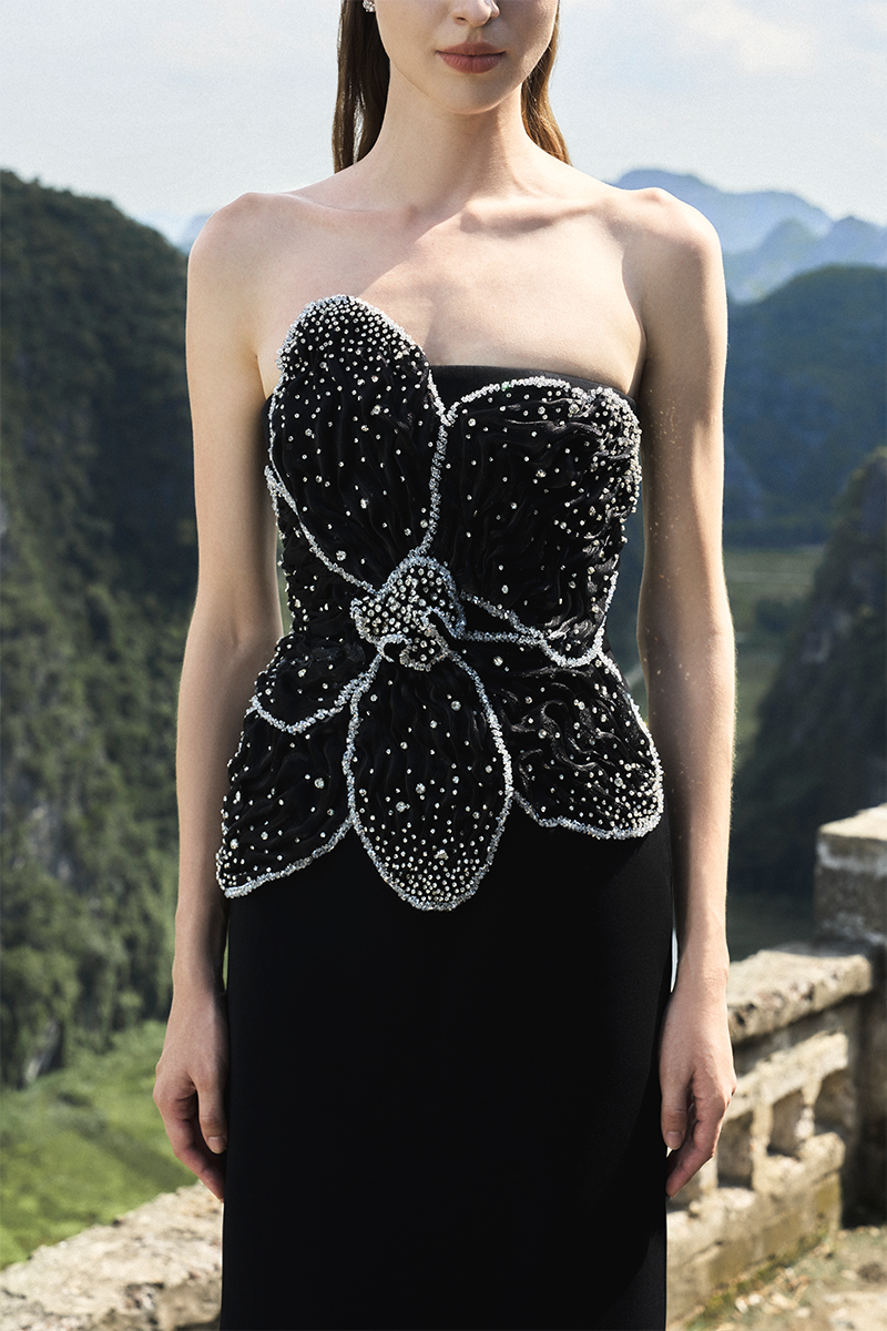 BLACK STRAPLESS ORCHID PATTERNED A-LINE GOWN - CULT MIA