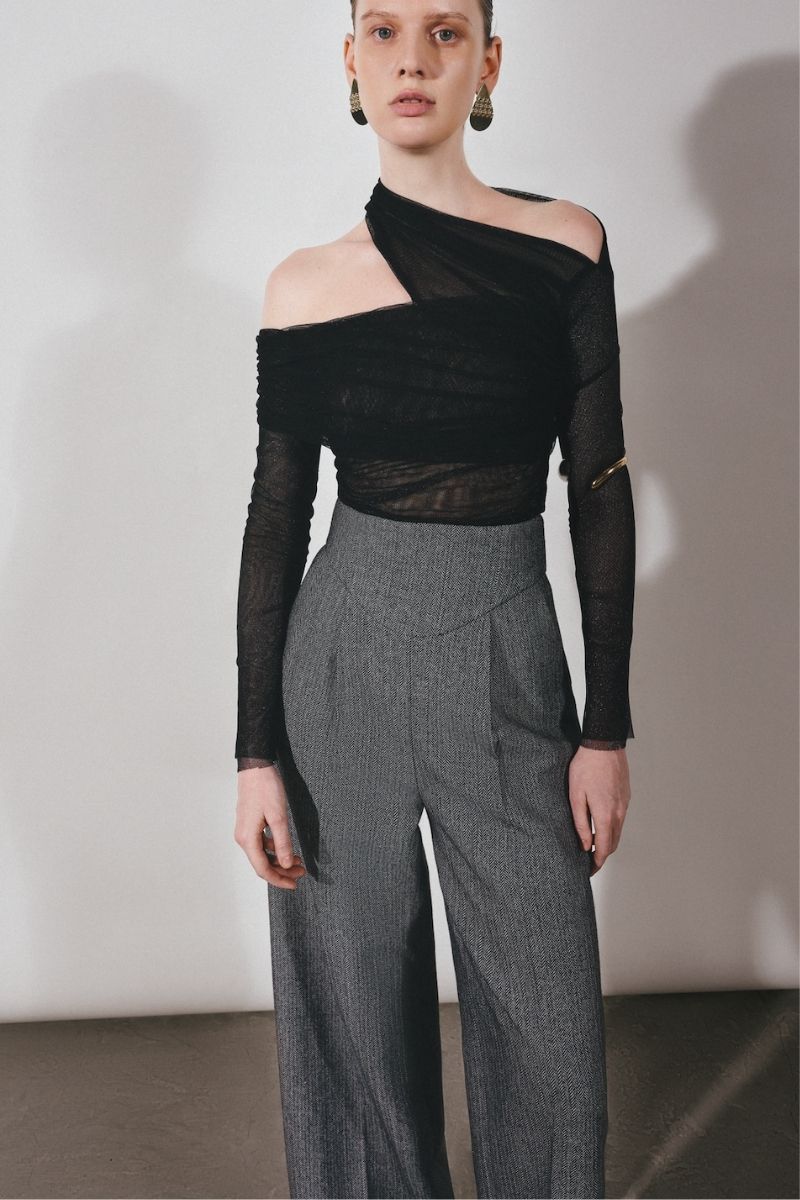 BLACK DRAP ASYMMETRIC OFF-SHOULDER TOP - CULT MIA