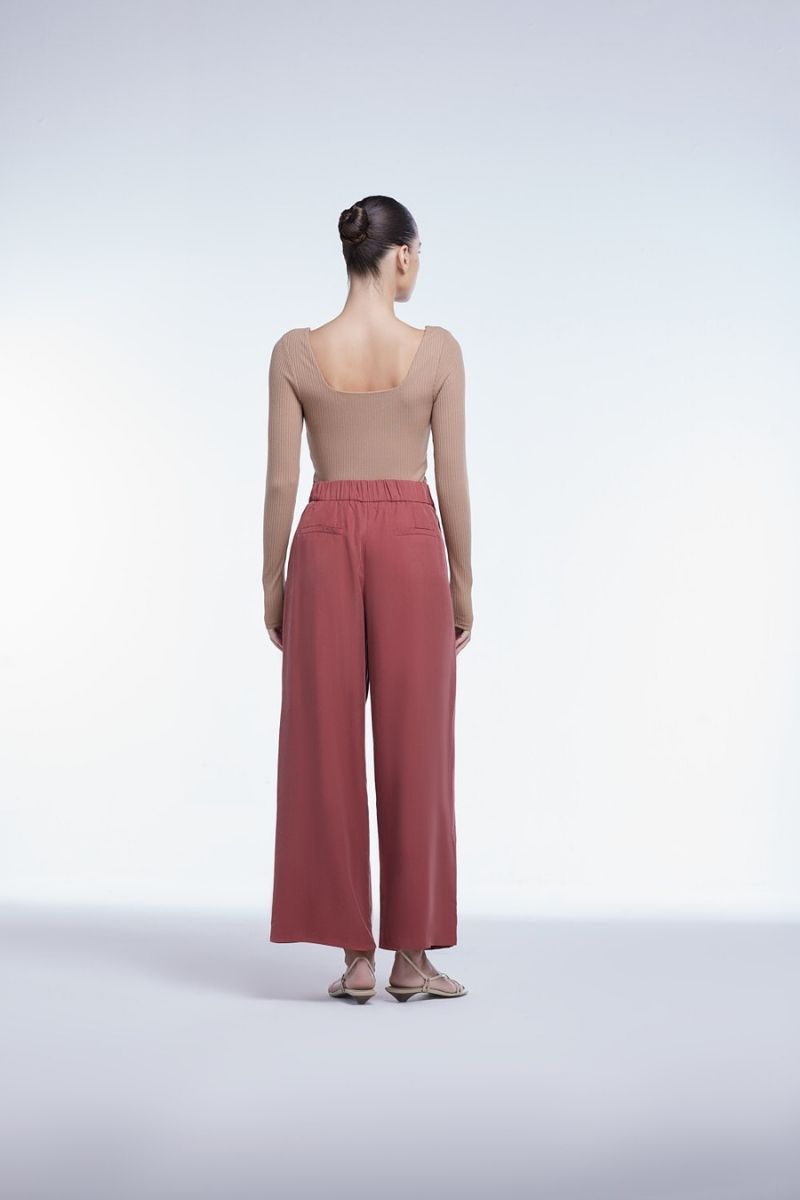 Dāl the Label relaxed wide-leg cropped pants in soft fabric, featuring a loose fit and cropped length for casual comfort.