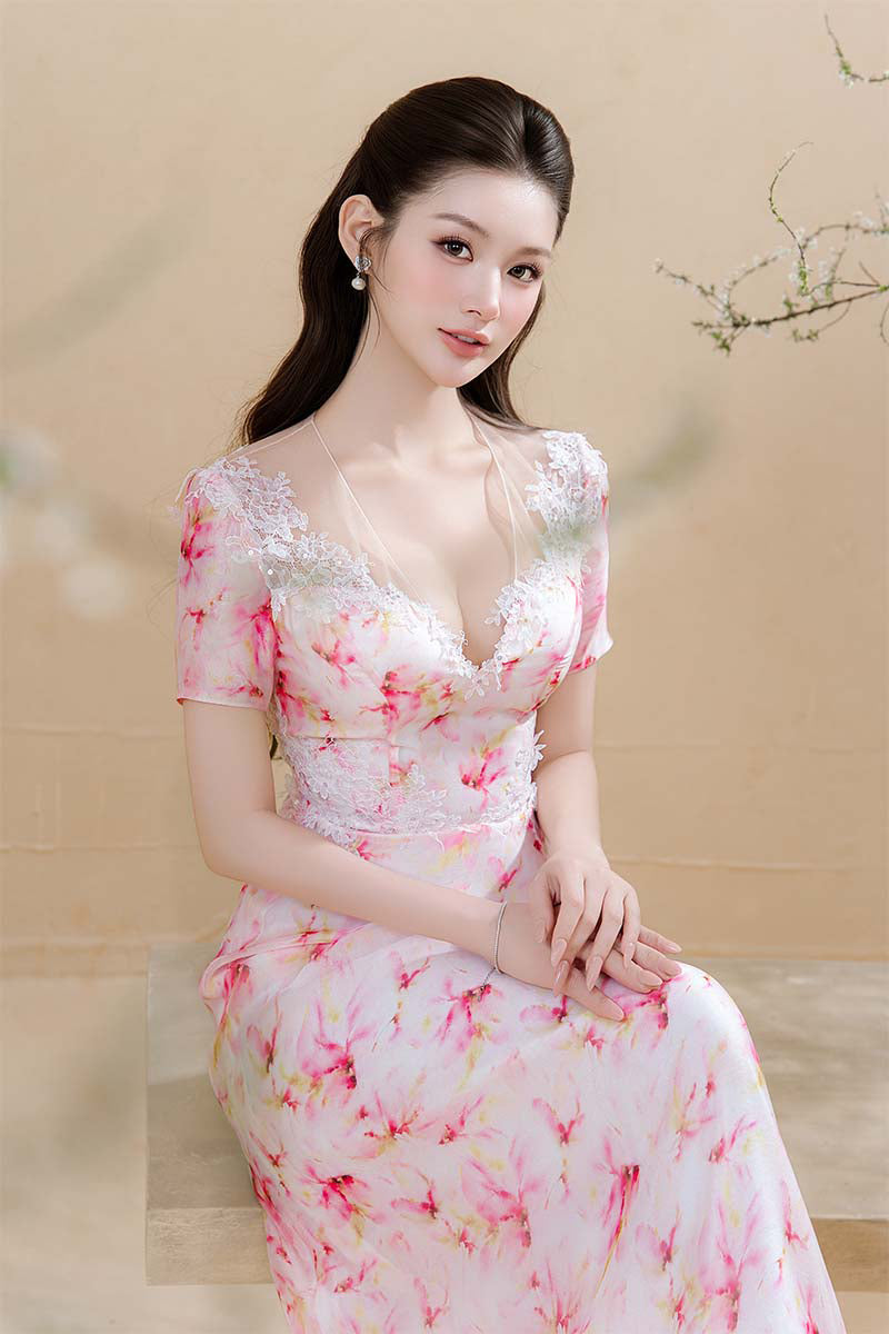 Do Long Peach Blossom Gown featuring delicate floral details and flowing fabric, perfect for elegant occasions.