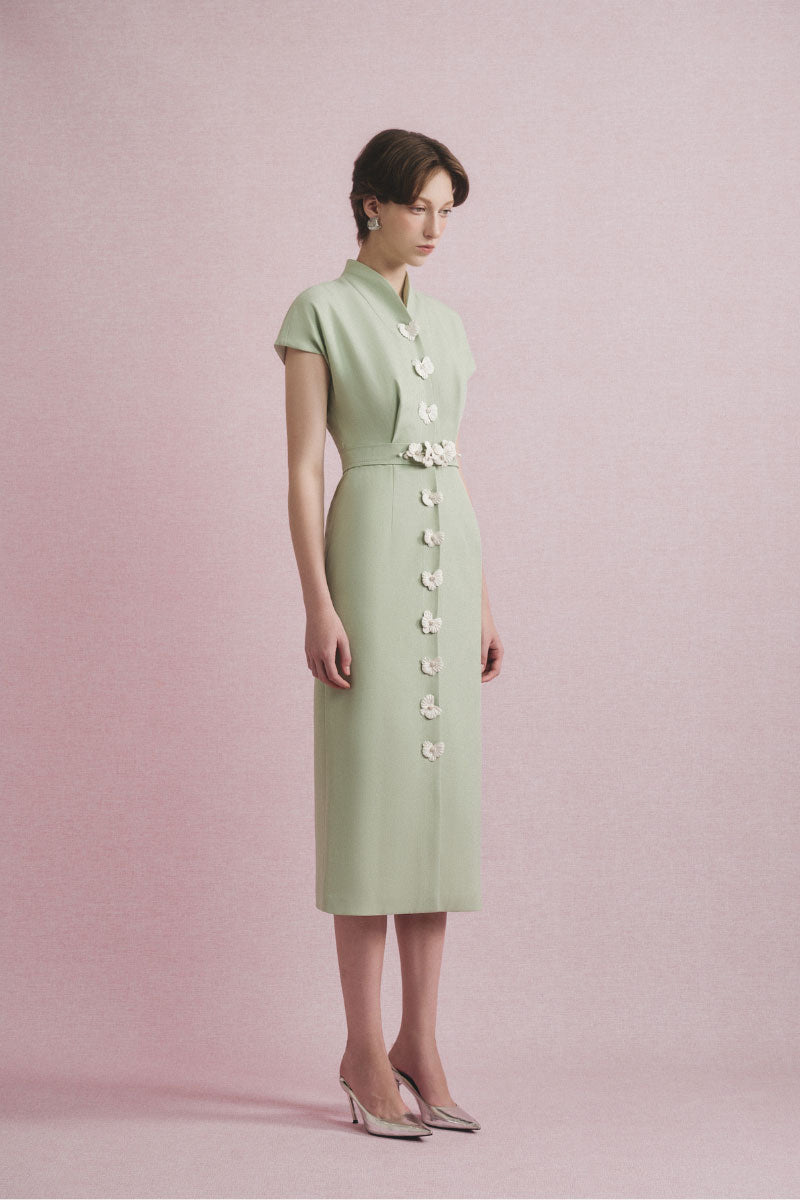 White Plan Liora tailored midi dress, elegant sleeveless design with a fitted waist and flowy skirt, perfect for sophisticated occasions.