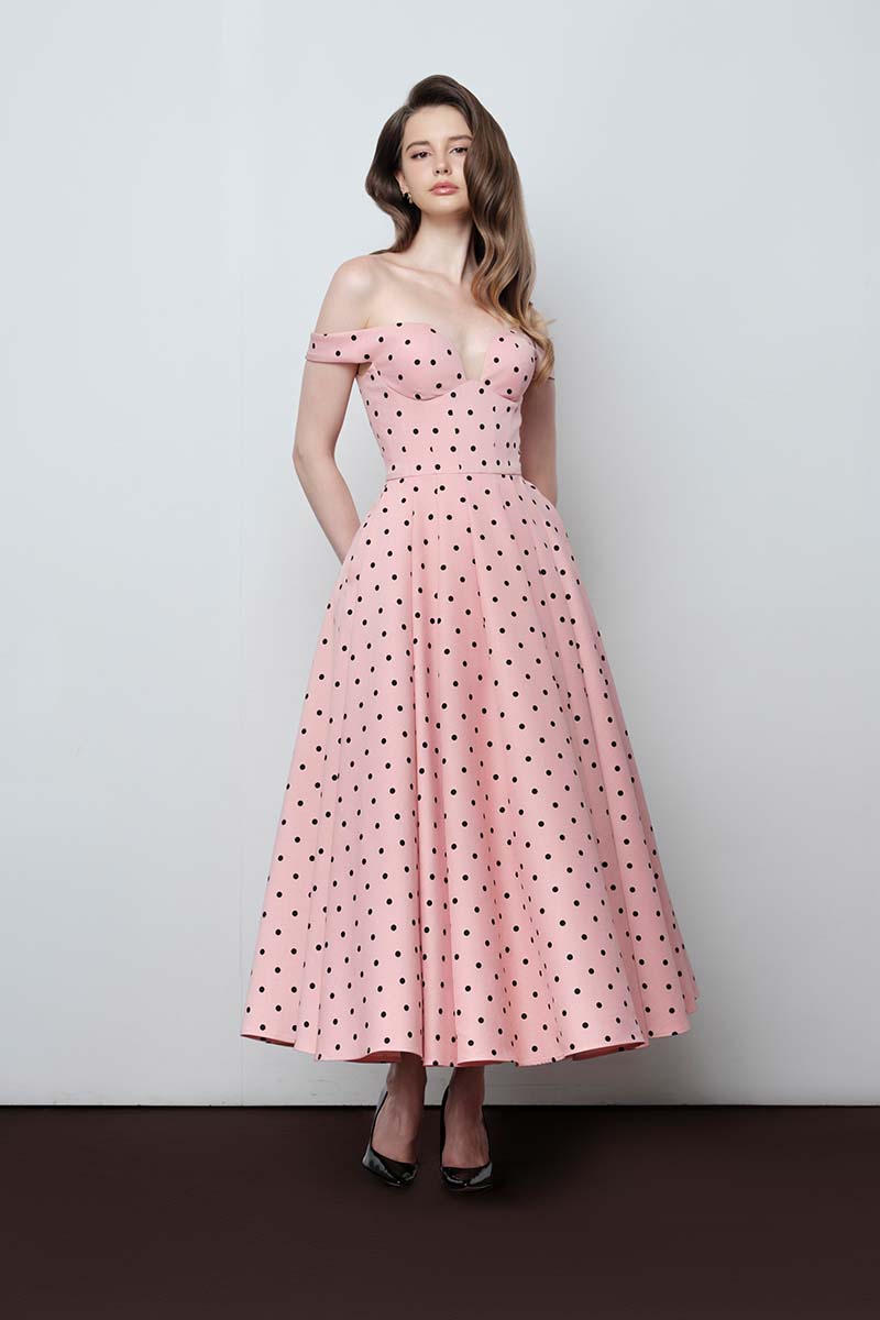 Do Long Urban Bloom midi dress featuring a floral print, sleeveless design, and knee-length hem on a model.
