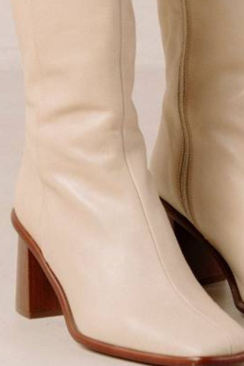EAST CREAM LEATHER BOOTS - CULT MIA