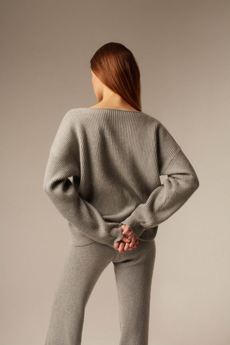 STELLA V-NECK SWEATER IN GRAY - CULT MIA