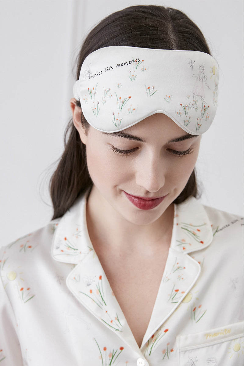 Manito Princess Louise silk eye mask with soft, smooth fabric for comfortable sleep and relaxation, shown in a close-up view.