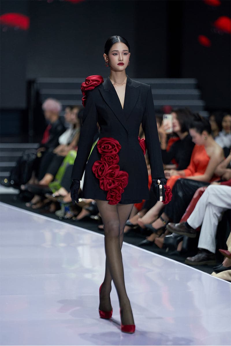 BLACK ROSE TWILL BLAZER DRESS | CULT MIA | I.H.F BLACK ROSE TWILL BLAZER DRESS | CULT MIA | I.H.F