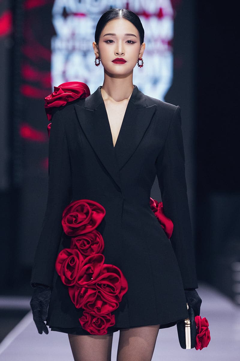 BLACK ROSE TWILL BLAZER DRESS | CULT MIA | I.H.F BLACK ROSE TWILL BLAZER DRESS | CULT MIA | I.H.F