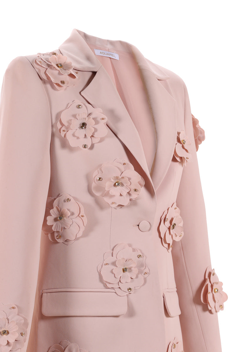 Aquaurel Studio Flora blazer, stylish tailored blazer in vibrant floral print, featuring a classic collar and button closure.