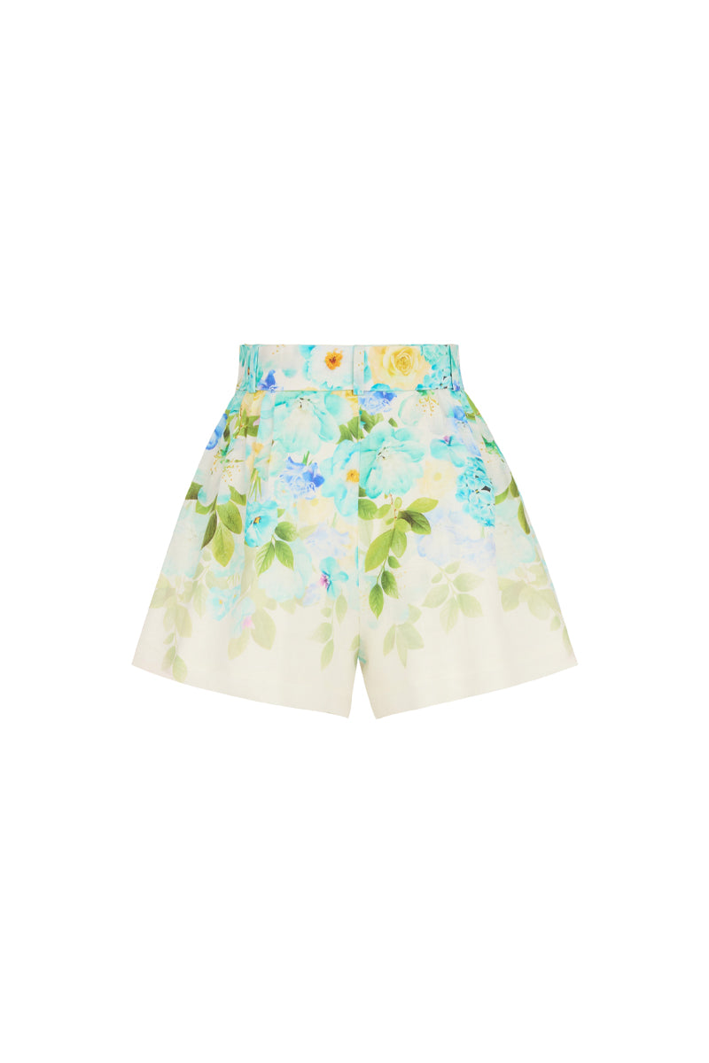 AISA Arielle Short in lightweight fabric, featuring a relaxed fit and casual style, perfect for summer wear.