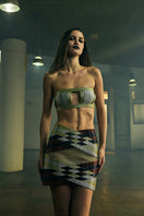 AKHL INTERWOVEN COLUMN MINI SKIRT in a stylish woven design, shown on a model with a fitted silhouette and high waist.