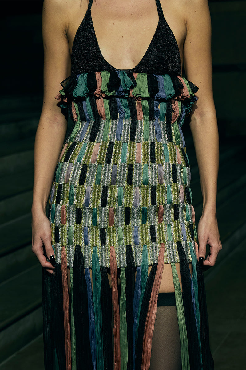 Long AKHL dimensional column maxi skirt with a flowing silhouette and vibrant pattern, perfect for stylish casual wear.
