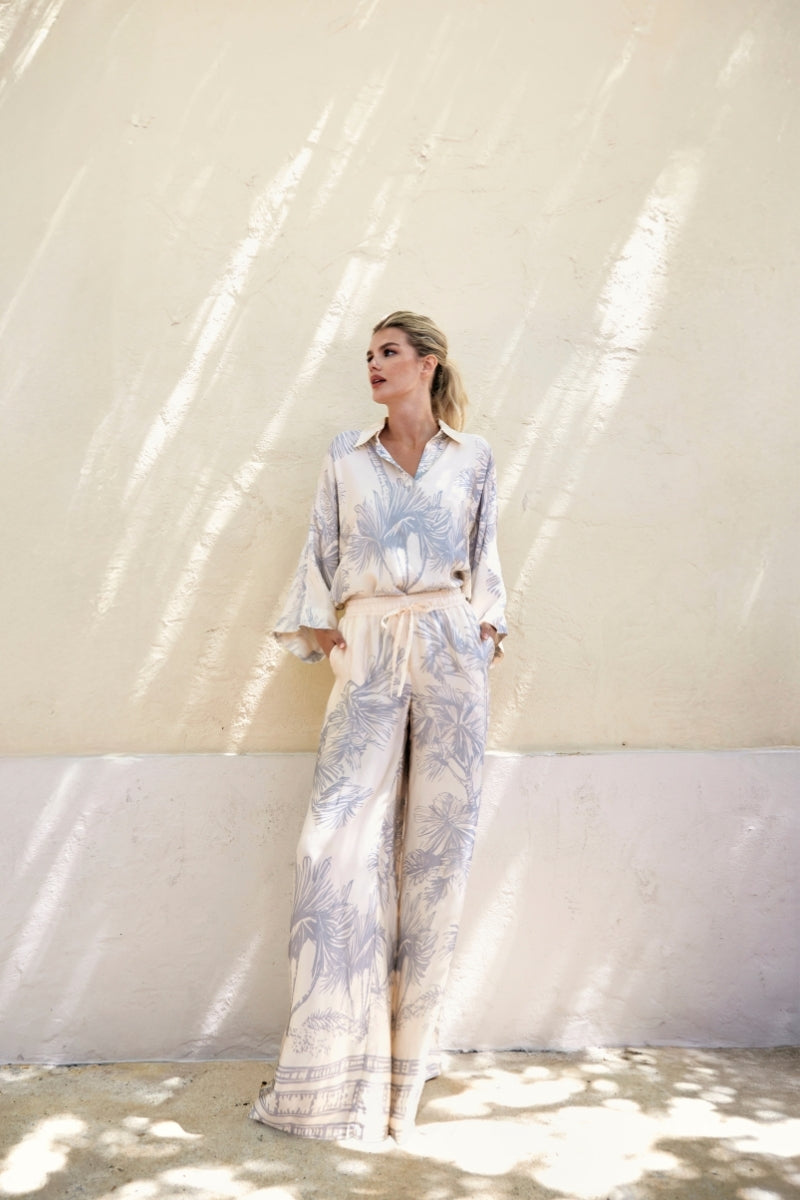 White Ankara blouse by Tinta Latina featuring bold print, stylish top with intricate patterns and a modern, fashionable fit.