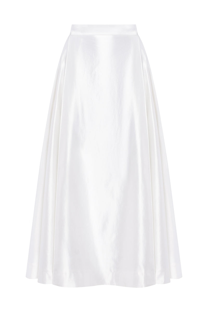 PODYH Iris midi skirt in cloud white, lightweight fabric with a flowy design, styled with a high waist and elegant silhouette.