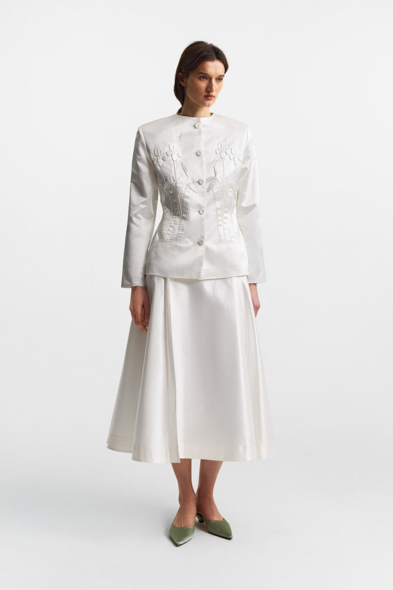 PODYH Iris jacket in Cloud White, lightweight casual jacket with a relaxed fit, shown on a model.