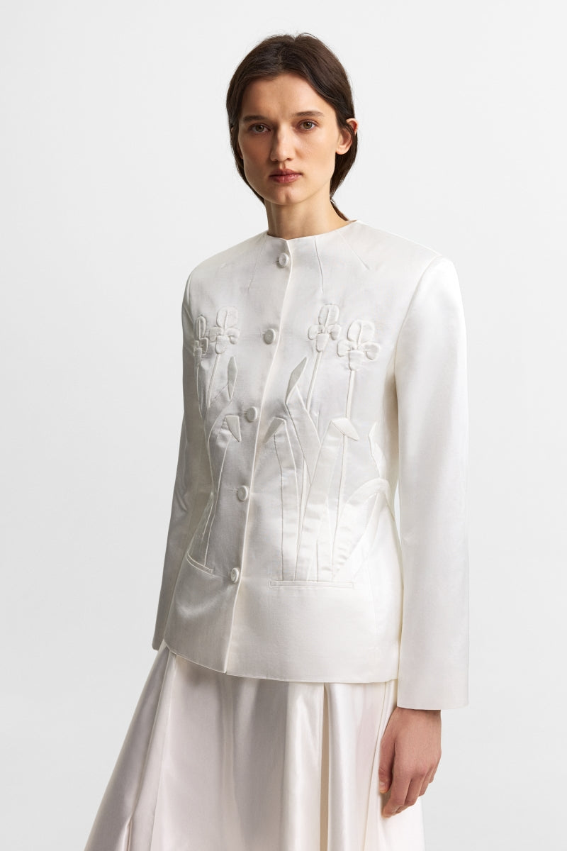 PODYH Iris jacket in cloud white, lightweight women's jacket with a comfortable fit and stylish design.