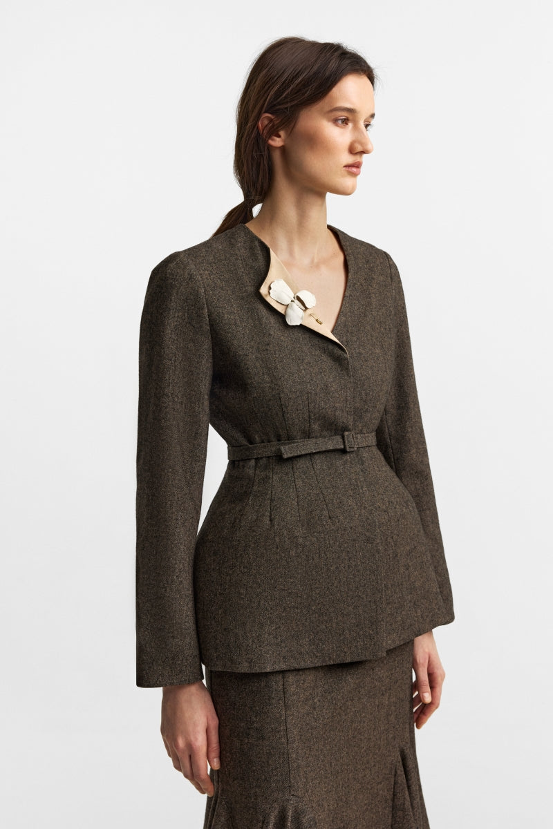 PODYH Seccesia blazer in rich brown, tailored men's jacket with lapels and button closure, stylish and professional for formal wear.
