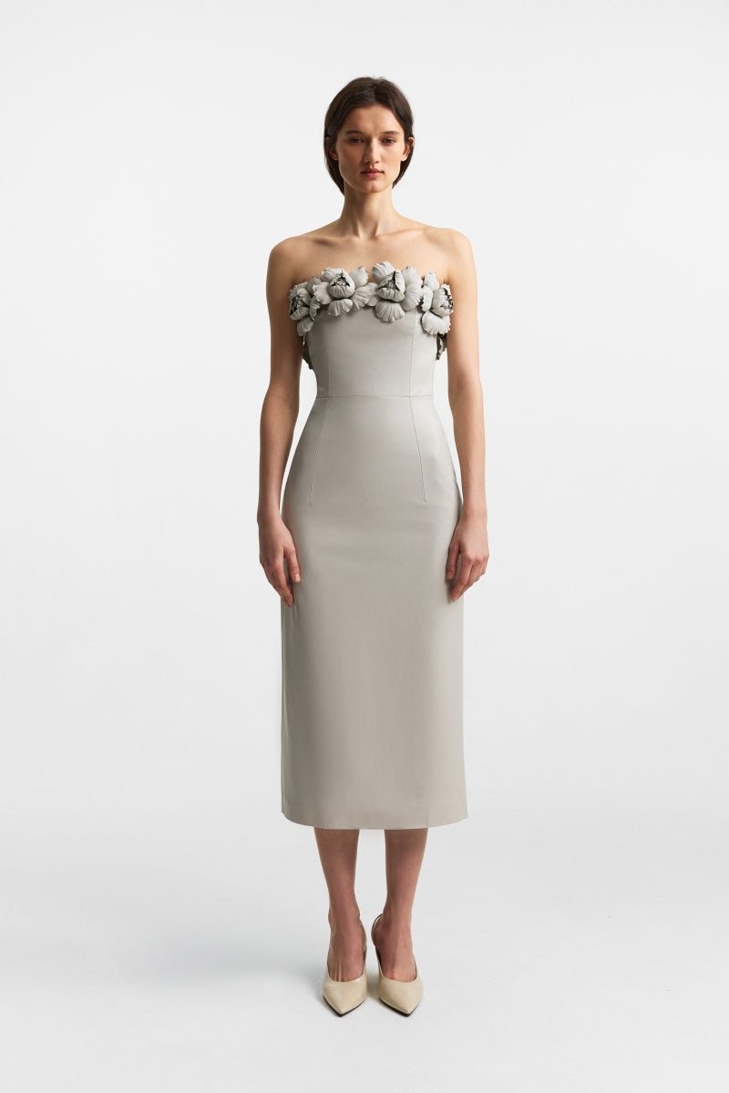Podyh Capitel taupe midi dress with a flowy silhouette and subtle detailing, perfect for elegant daytime wear.