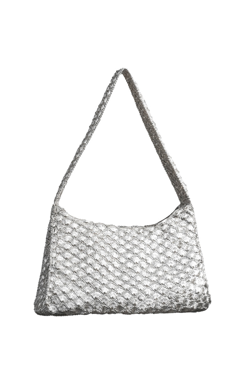 Silver Arista seashell shoulder bag by Verdi, featuring a stylish seashell design and elegant silver finish.