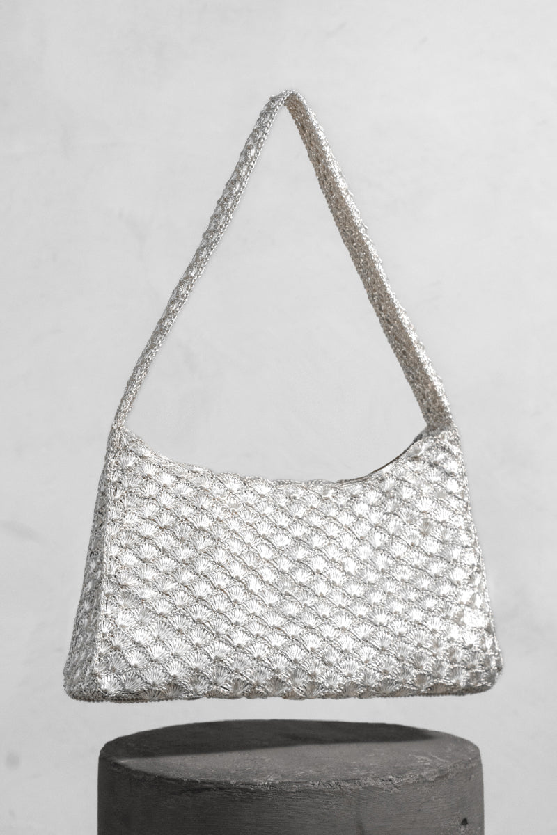 Silver Arista seashell shoulder bag by Verdi featuring a stylish seashell design and adjustable strap.