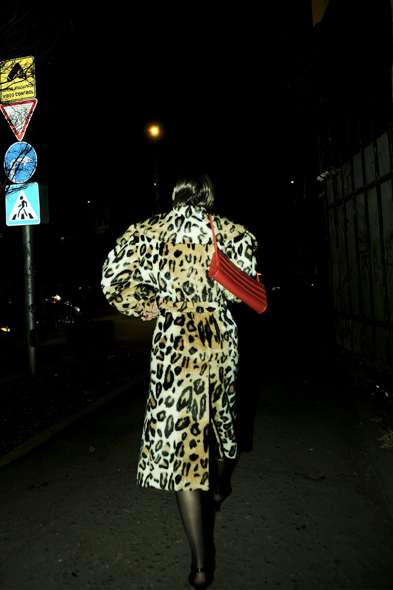 Blikvanger leopard faux fur coat shown on a model, stylish coat with animal print, perfect for cold weather fashion.