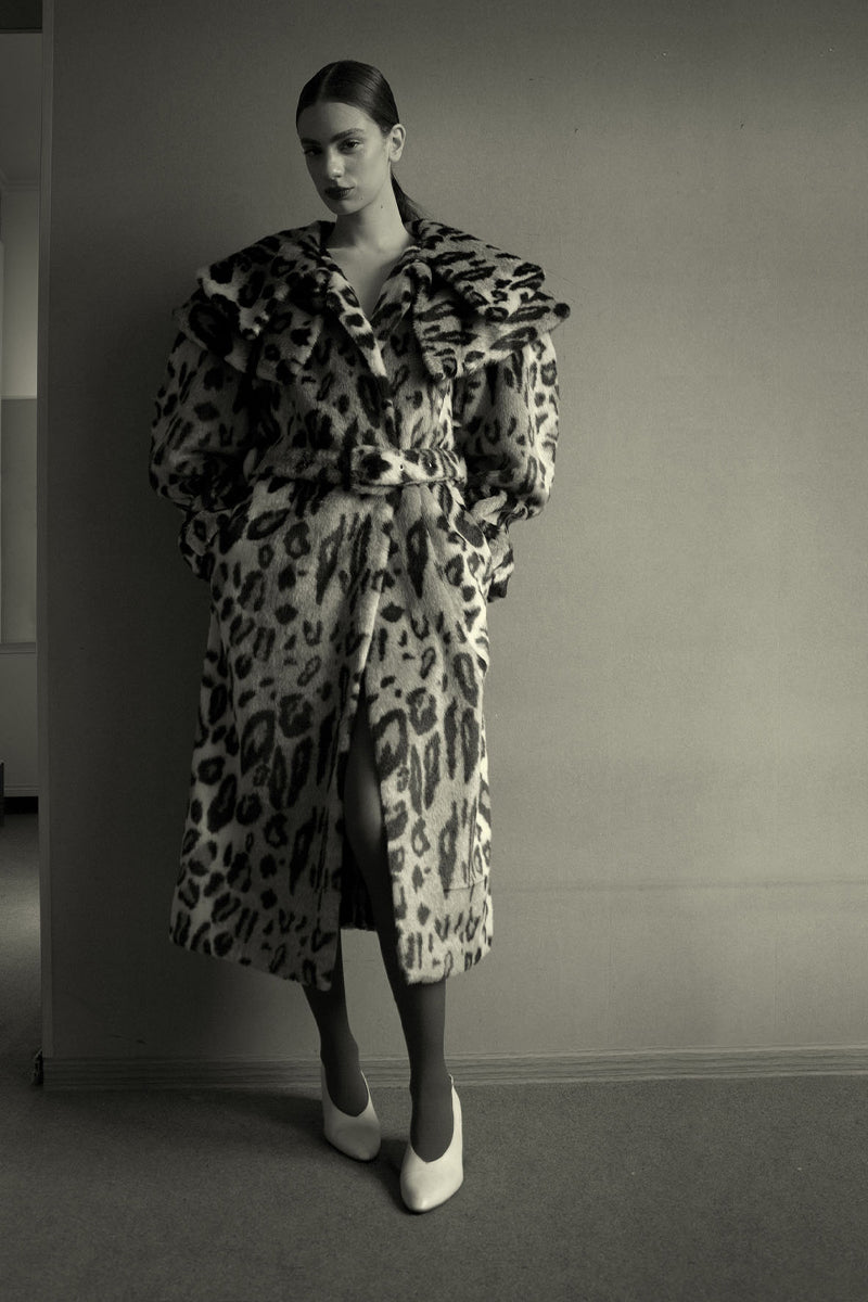 Blikvanger leopard faux fur coat with animal print and plush texture, stylish outerwear for cold weather.