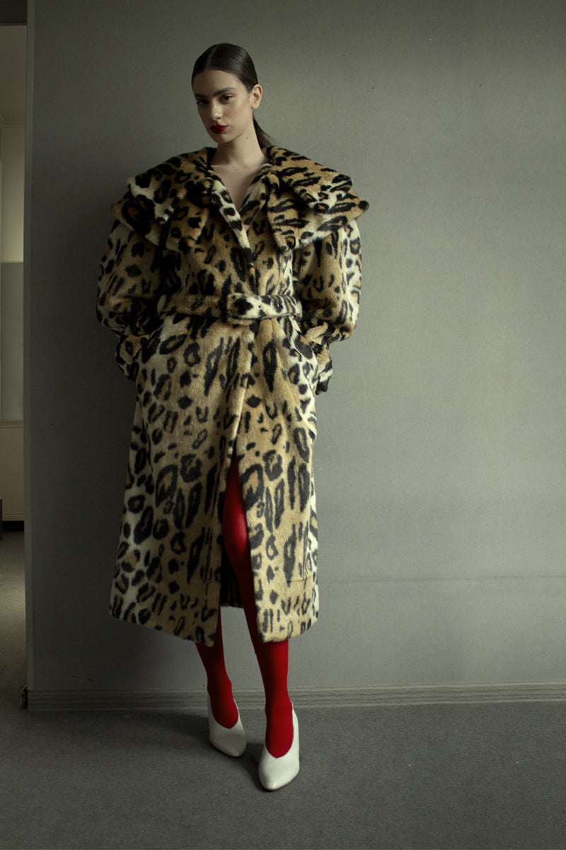 Blikvanger leopard faux fur coat featuring a stylish animal print and plush texture, perfect for fashionable winter wear.
