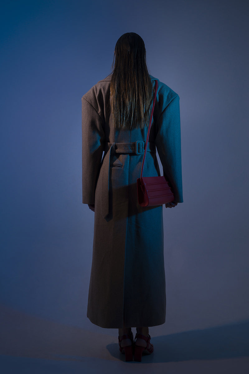 Long hazelnut beige coat by Blikvanger, stylish outerwear with a tailored fit and classic design, shown hanging on a mannequin.