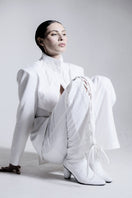 White high-neck pleated blazer by Blikvanger featuring structured design and tailored fit, shown on a neutral background.